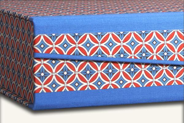 Box geometic pattern lightblue